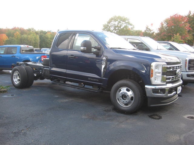 2027 Ford F-350 Super Duty Chassis Cab